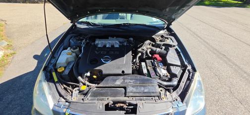 Blue 2002 Nissan Altima 3.5 SE