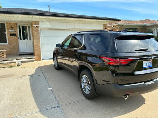 Black 2023 Chevrolet Traverse LT Cloth