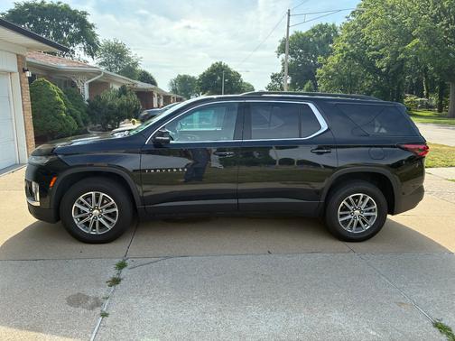 Black 2023 Chevrolet Traverse LT Cloth