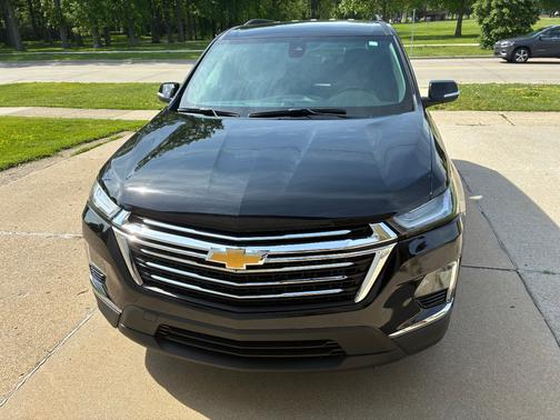 Black 2023 Chevrolet Traverse LT Cloth