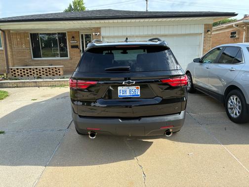 Black 2023 Chevrolet Traverse LT Cloth