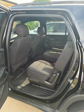 Black 2023 Chevrolet Traverse LT Cloth
