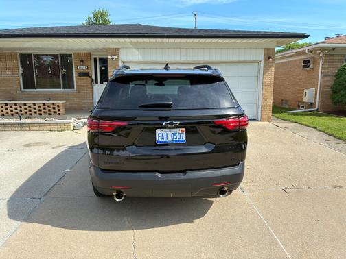Black 2023 Chevrolet Traverse LT Cloth