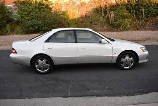 White 2001 Lexus ES 300 Base