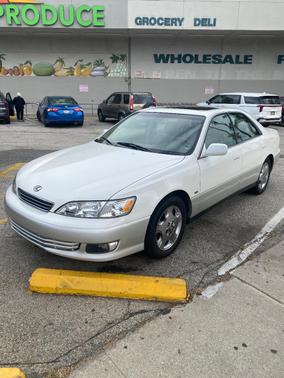 White 2001 Lexus ES 300 Base