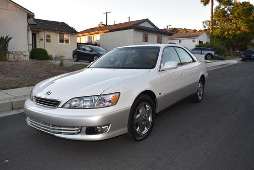 White 2001 Lexus ES 300 Base