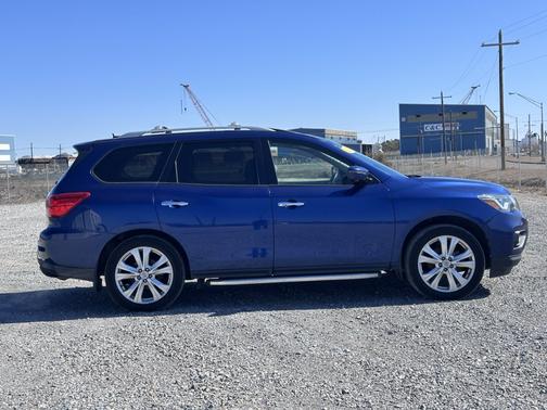 2018 Nissan Pathfinder SL