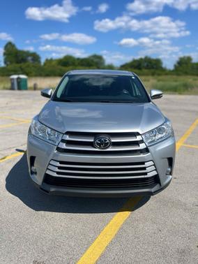 Silver 2018 Toyota Highlander LE Plus