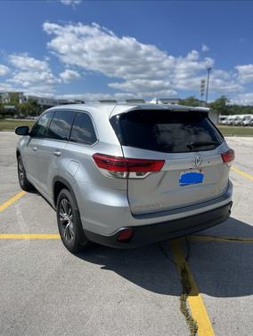 Silver 2018 Toyota Highlander LE Plus