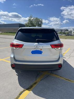 Silver 2018 Toyota Highlander LE Plus