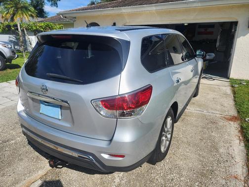 Silver 2014 Nissan Pathfinder S