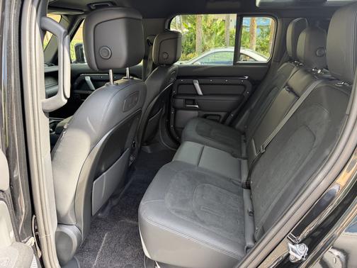 2022 Land Rover Defender V8