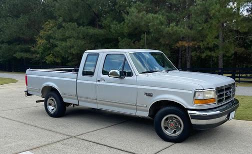 Silver 1993 Ford F-150 XL SuperCab