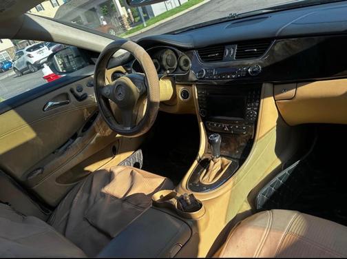 Beige 2009 Mercedes-Benz CLS-Class CLS 550