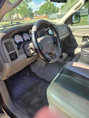 Black 2004 Dodge Ram 1500 SLT Quad Cab