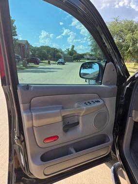 Black 2004 Dodge Ram 1500 SLT Quad Cab