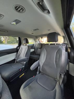 2023 Kia Carnival LX