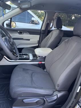 2023 Kia Carnival LX