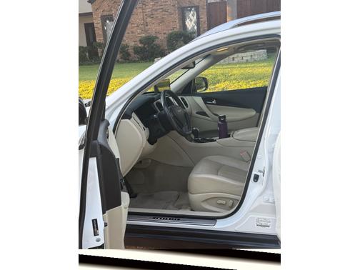 2016 INFINITI QX50 Base
