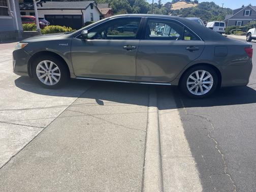 2012 Toyota Camry Hybrid XLE