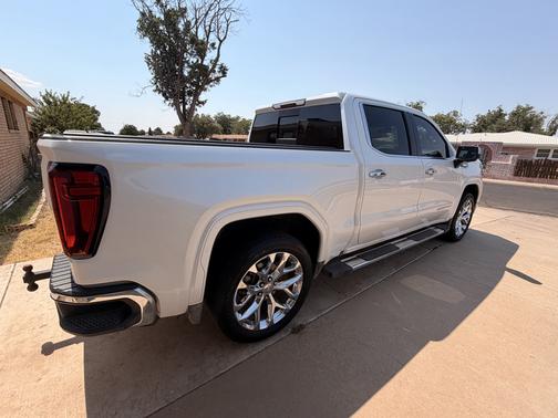 White 2019 GMC Sierra 1500 SLT