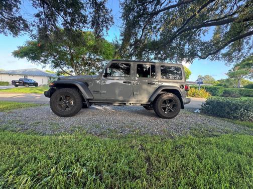 Gray 2019 Jeep Wrangler Unlimited Sport
