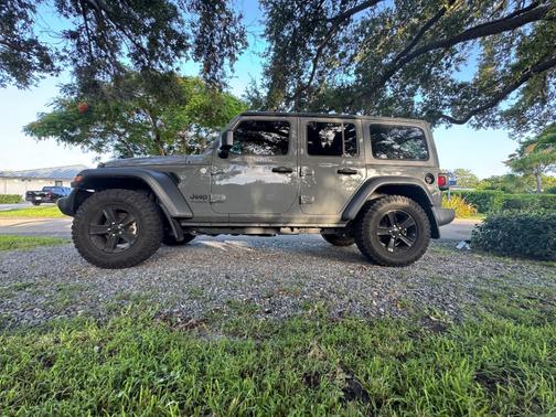 Gray 2019 Jeep Wrangler Unlimited Sport