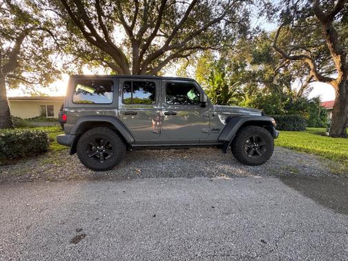 Gray 2019 Jeep Wrangler Unlimited Sport