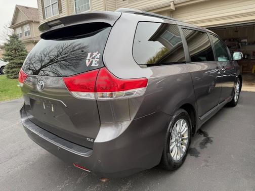 2013 Toyota Sienna XLE