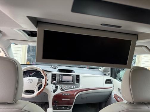2013 Toyota Sienna XLE