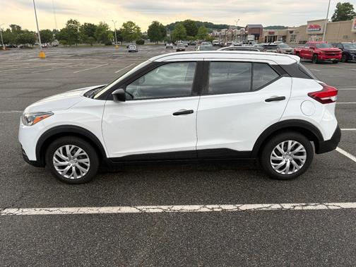 White 2020 Nissan Kicks S
