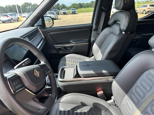 2024 Rivian R1T Adventure Performance Dual-Motor Max Package