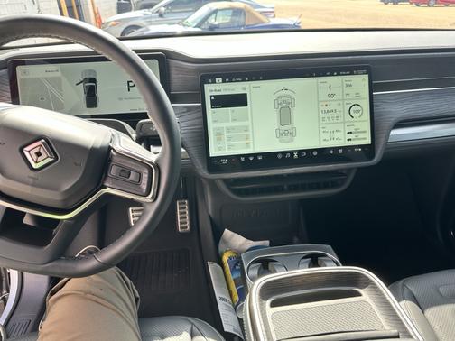 2024 Rivian R1T Adventure Performance Dual-Motor Max Package