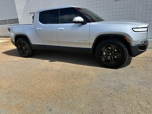 2024 Rivian R1T Adventure Performance Dual-Motor Max Package