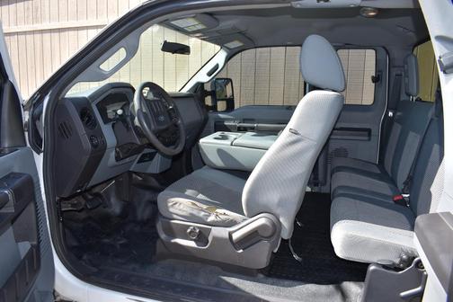 White 2013 Ford F-250 XLT