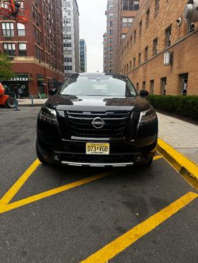 Black 2022 Nissan Pathfinder SL