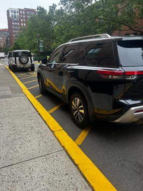Black 2022 Nissan Pathfinder SL