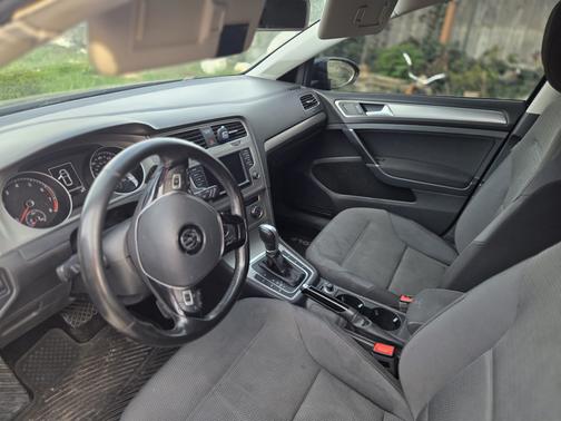 2016 Volkswagen Golf TSI S 4-Door