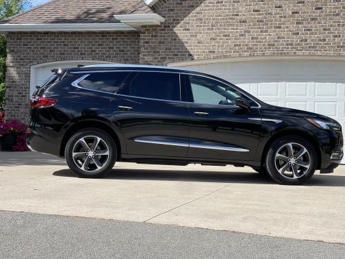 Photo 1 of 22 of 2021 Buick Enclave Essence