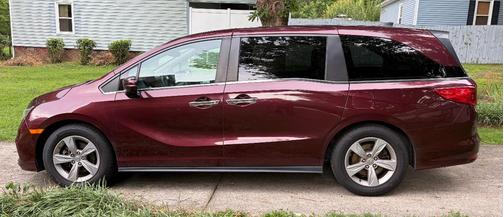 Red 2018 Honda Odyssey EX