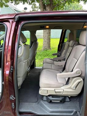 Red 2018 Honda Odyssey EX