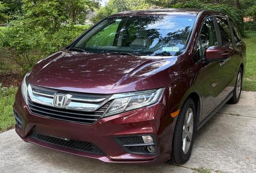 Red 2018 Honda Odyssey EX
