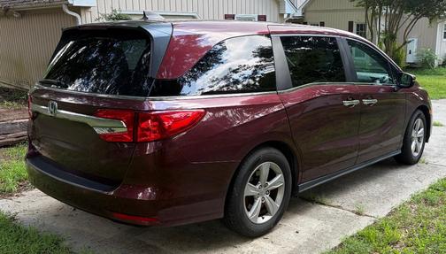 Red 2018 Honda Odyssey EX