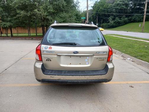 Beige 2009 Subaru Outback 2.5 i