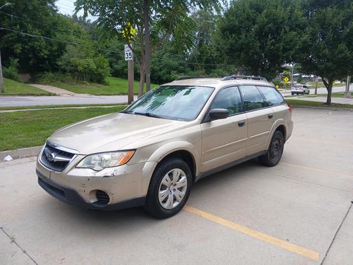 Beige 2009 Subaru Outback 2.5 i