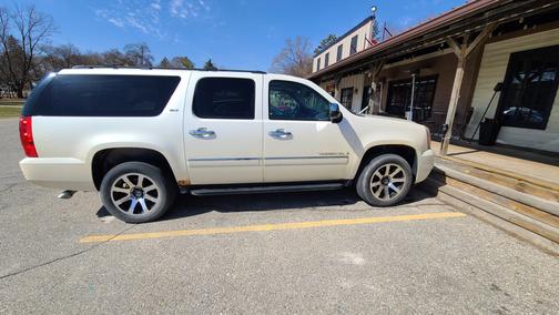 2009 GMC Yukon XL 1500 SLT1
