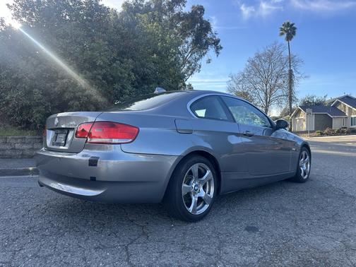 Gray 2007 BMW 328 i