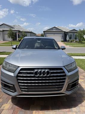 Gray 2019 Audi Q7 45 Premium Plus