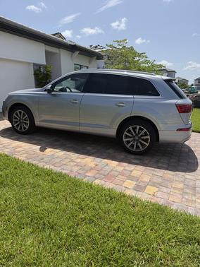 Gray 2019 Audi Q7 45 Premium Plus