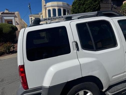 White 2009 Nissan Xterra S